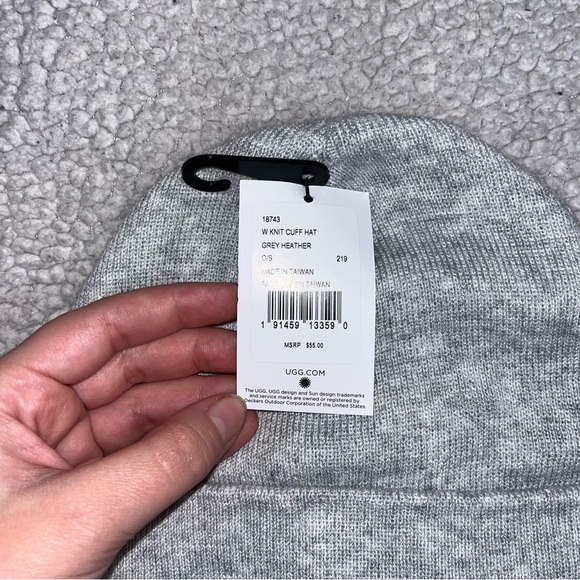UGG Beanie - Picture 8 of 8